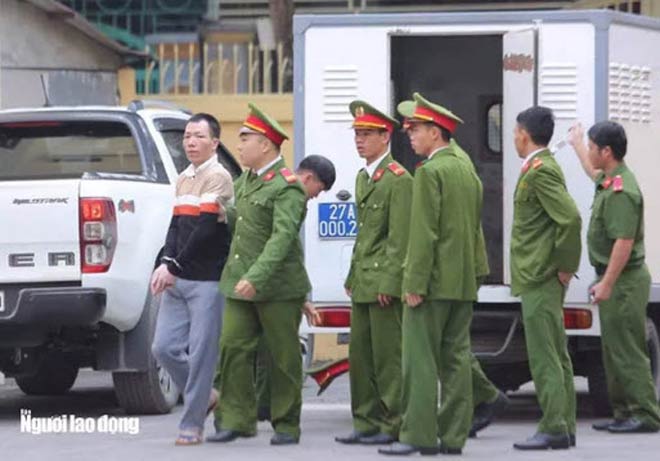 Thắt chặt an ninh tòa xử mẹ nữ sinh giao gà cùng nhóm đối tượng sát hại con mình - 4