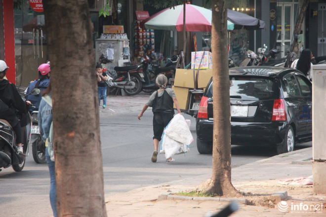 Nhà trên phố không ở, cụ bà gần 80 tuổi ra gầm cầu ngủ suốt 10 năm vì "ở đây mát hơn" - 13
