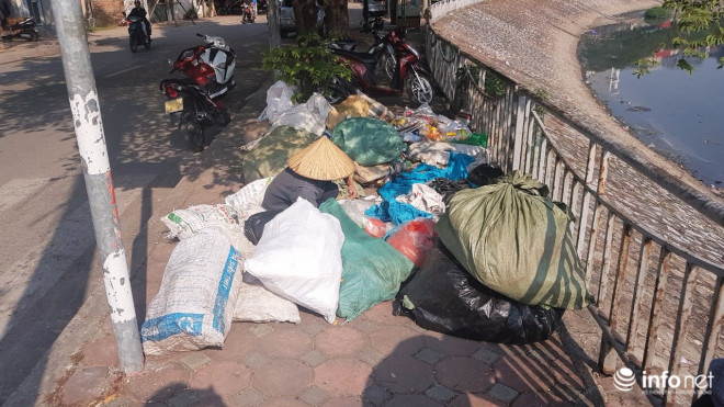 Nhà trên phố không ở, cụ bà gần 80 tuổi ra gầm cầu ngủ suốt 10 năm vì "ở đây mát hơn" - 16