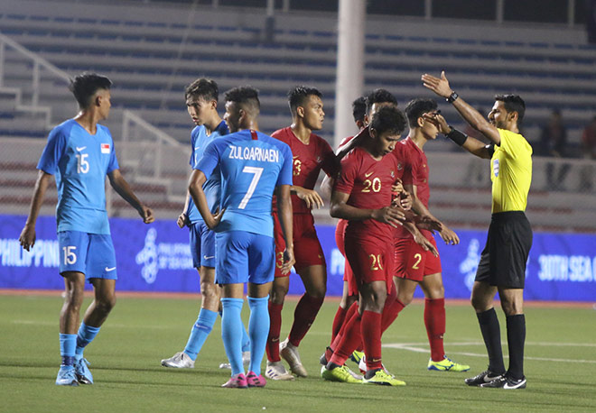 Cầu thủ loạn đả nảy lửa trong trận U22 Indonesia đấu U22 Singapore - 15