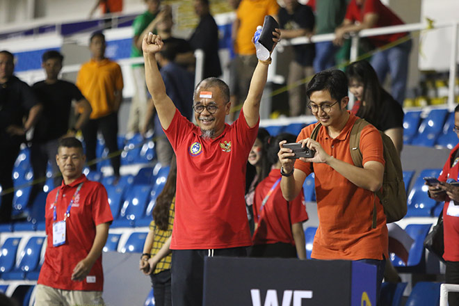 Cầu thủ loạn đả nảy lửa trong trận U22 Indonesia đấu U22 Singapore - 16