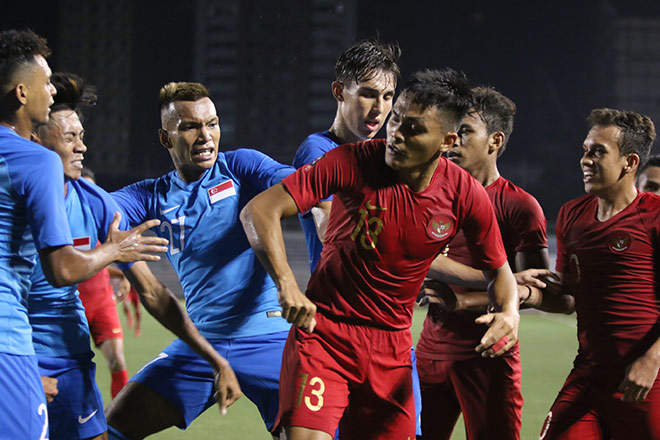 Cầu thủ loạn đả nảy lửa trong trận U22 Indonesia đấu U22 Singapore - 4