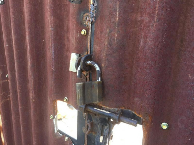 Hôm trước bị côn đồ vây chém, hôm sau bị trộm lấy 2 xe ba gác - 2