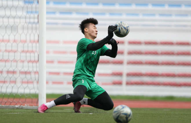 U22 Việt Nam "tập bắn", thủ môn Bùi Tiến Dũng vất vả cản phá - 10