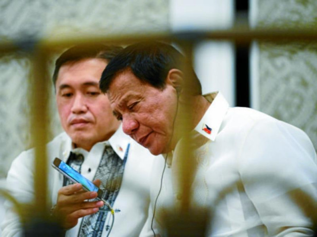 Trung Quốc muốn cho ông Duterte '1 điện thoại không thể hack'