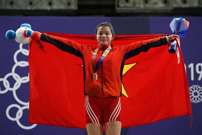 Phạm Thị Hồng Thanh vừa xuất sắc giành HCV cử tạ Sea Games 30 với thành tích tổng cự 214kg. (Ảnh: Tuấn Hữu)