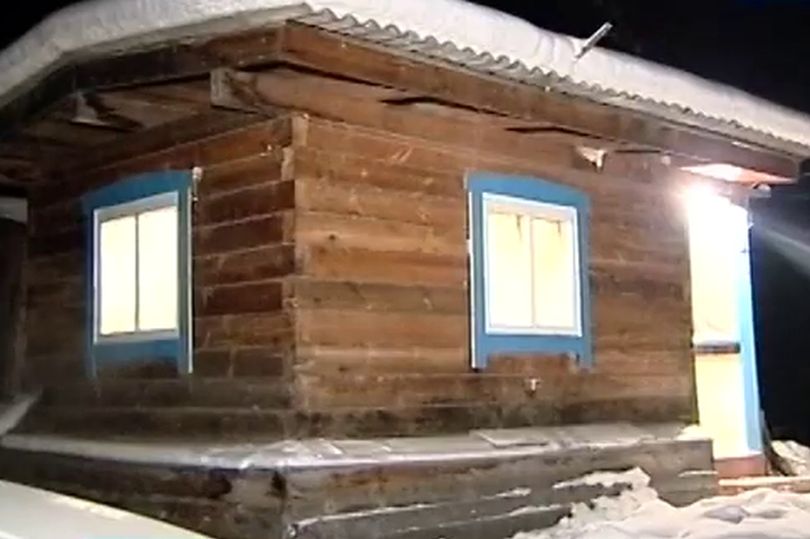 Nga: Gấu nâu 1 tạ đột nhập vào nhà, khi ra chủ nhà chỉ còn tay chân - 1