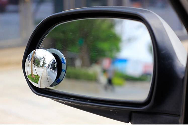 Hiểu rõ về công năng và cách sử dụng gương xóa điểm mù trên ô tô - 1
