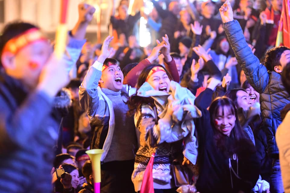TRỰC TIẾP: Triệu trái tim ngập tràn hạnh phúc khi U22 Việt Nam đoạt "vàng" lịch sử - 15