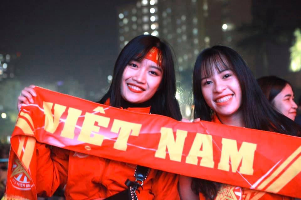 TRỰC TIẾP: Triệu trái tim ngập tràn hạnh phúc khi U22 Việt Nam đoạt "vàng" lịch sử - 11