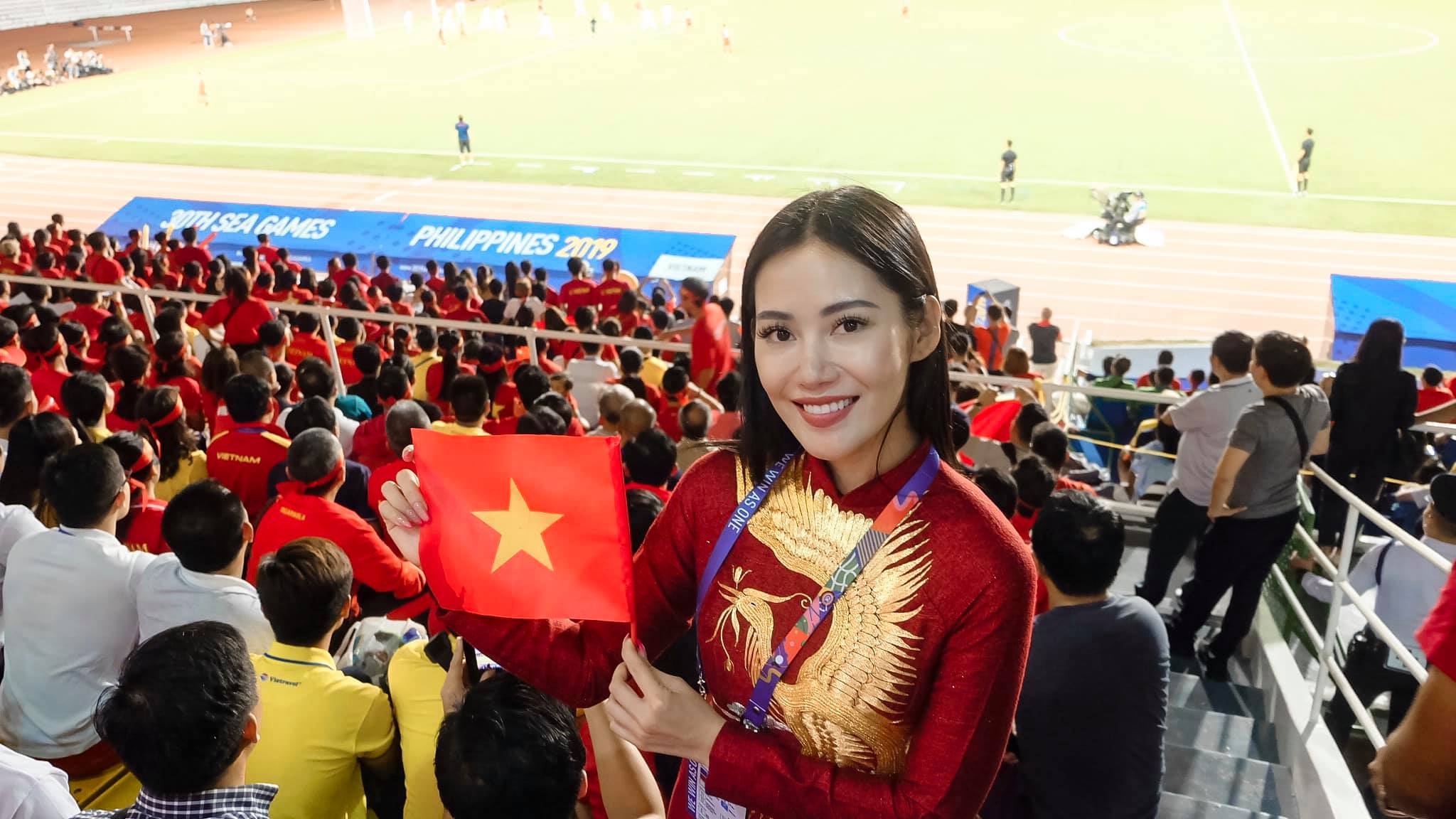 "Cuồng" gym, cổ động viên có vẻ đẹp nóng rực từng gây sốt trận Việt Nam thắng Indo - 1