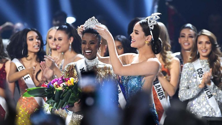 Miss Universe tụt dốc thảm hại sau khi Tổng thống Trump bán đi - 1