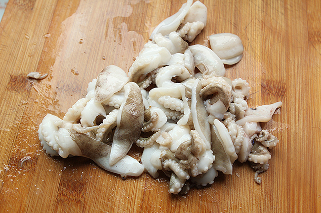 Cách làm bạch tuộc chiên cay xuýt xoa ngày lạnh, ăn bao nhiêu cơm cũng thấy thòm thèm - 1