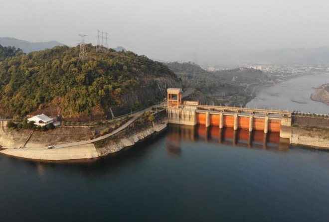 Sông, hồ thủy điện cạn nước: Cảnh báo thiếu điện nghiêm trọng - 1