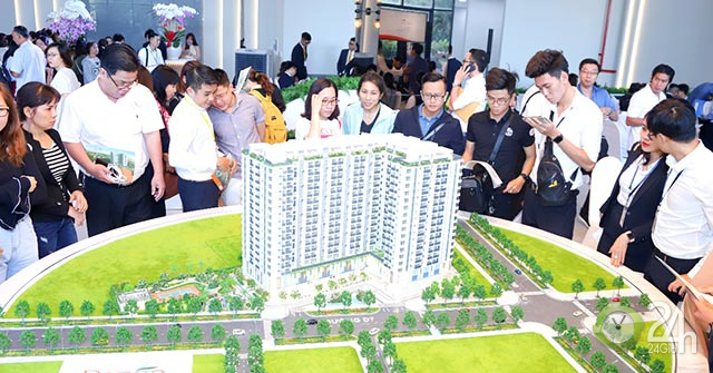 Hàng ngàn khách hàng tham quan và trải nghiệm căn hộ mẫu Ricca