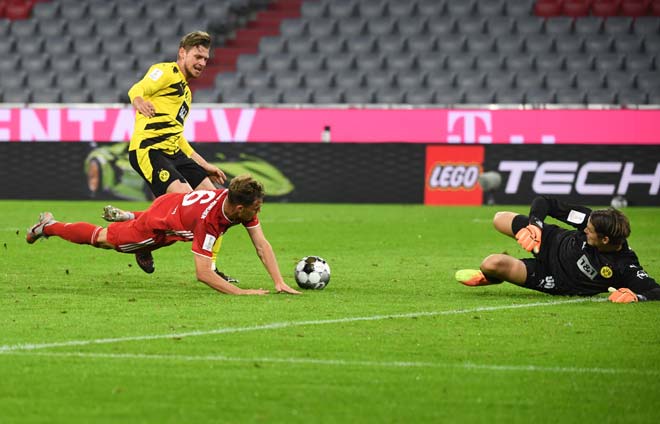 SAO Bayern ghi bàn cực "dị", fan tranh luận nảy lửa giữa ăn may và đẳng cấp - 1