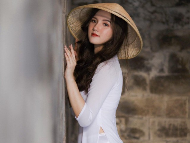 Thí sinh hoa hậu "em chưa 18" được khen mặc áo dài trắng đẹp nhất