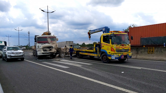 Cao tốc TP.HCM – Trung Lương kẹt xe nghiêm trọng sau tai nạn - 2