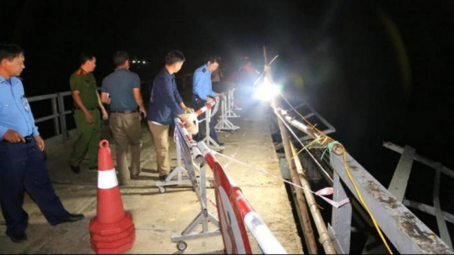 Tai nạn 5 người chết ở Nghệ An: Bàng hoàng thấy ô tô lật ngửa dưới đáy sông - 3