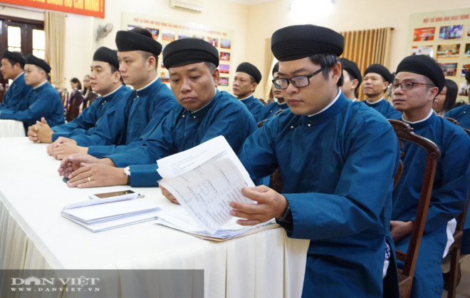 Nam cán bộ Sở Văn hóa Huế mặc áo dài đi làm sau ý kiến trái chiều - 5