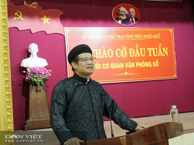 Nam cán bộ Sở Văn hóa Huế mặc áo dài đi làm sau ý kiến trái chiều - 7