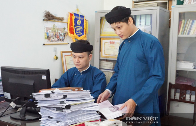 Nam cán bộ Sở Văn hóa Huế mặc áo dài đi làm sau ý kiến trái chiều - 9