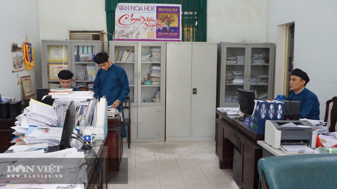 Nam cán bộ Sở Văn hóa Huế mặc áo dài đi làm sau ý kiến trái chiều - 10