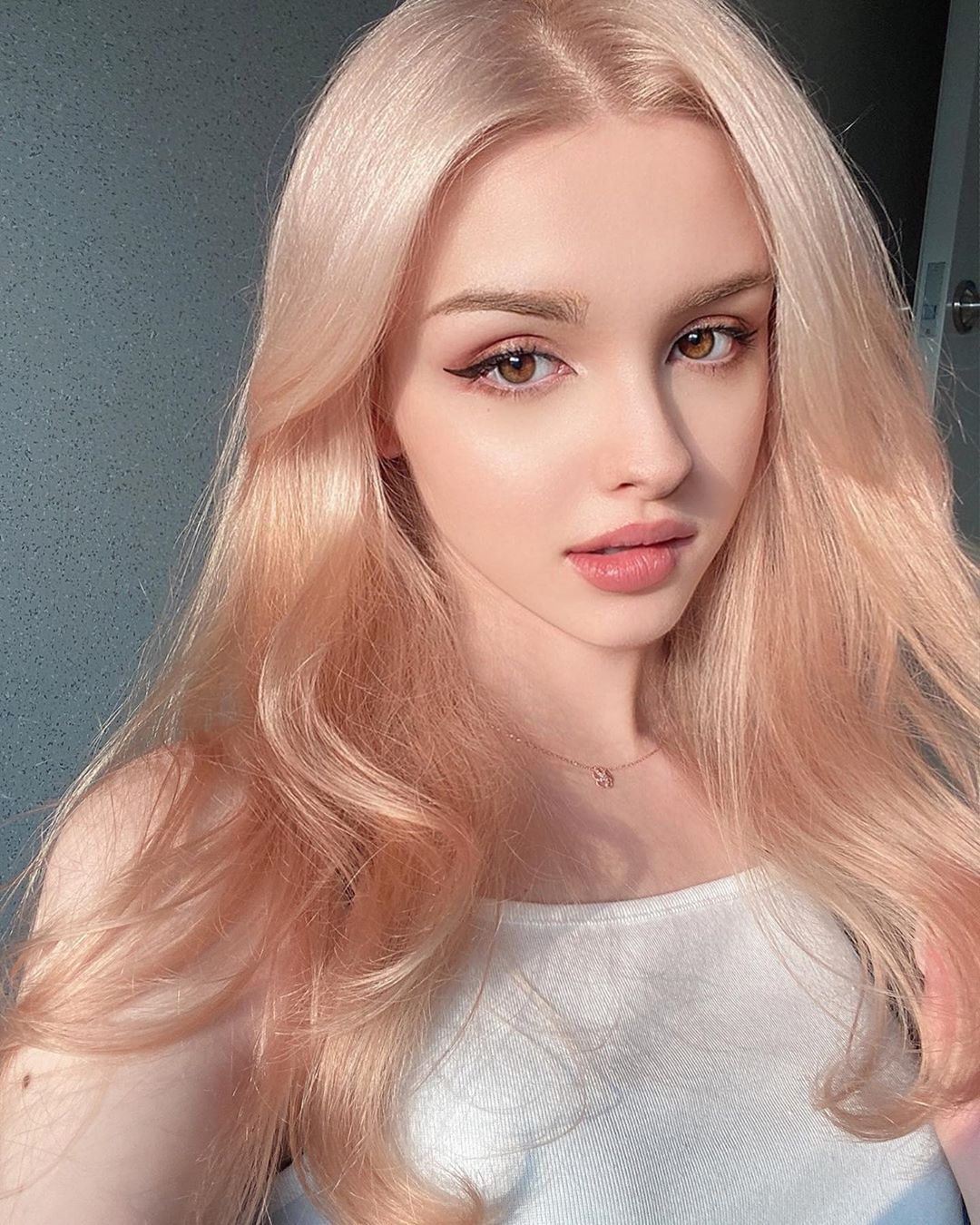 "Tiên nữ Uzbekistan" mê hoặc bởi vẻ Trung Á, mặt xinh dáng chuẩn nhờ uống "nước thần" - 4