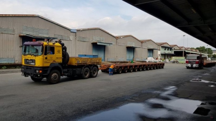 Cận cảnh đoàn xe siêu khủng với 322 bánh chờ vận chuyển đoàn tàu Metro số 1 - 2