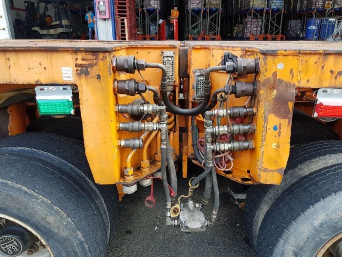 Cận cảnh đoàn xe siêu khủng với 322 bánh chờ vận chuyển đoàn tàu Metro số 1 - 6