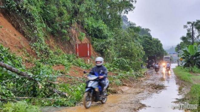 Mưa lớn lịch sử ở Lào Cai, bé 3 tuổi bị nước tràn vào nhà cuốn trôi - 3