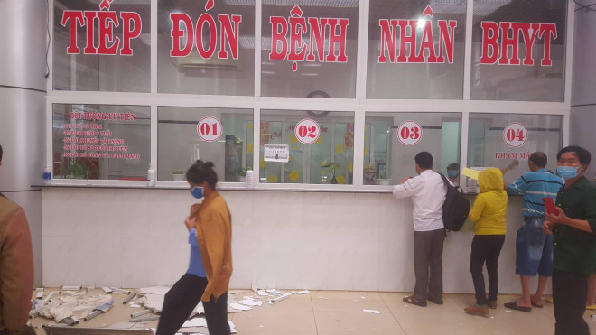 Sập trần bệnh viện ngàn tỉ, bệnh nhân một phen hú vía - 2