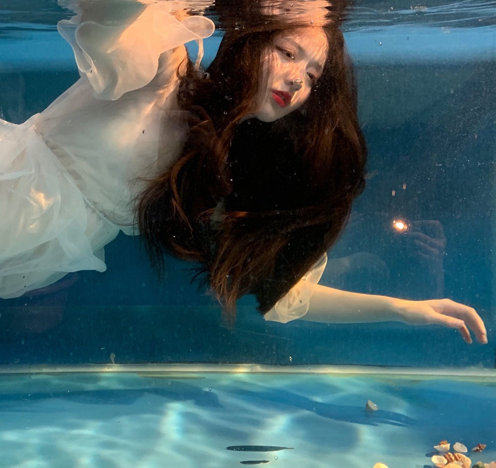 "Nữ thần bóng rổ" gây xôn xao vì quá xinh đẹp, chân dài hơn người - 4