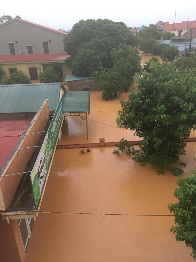 Quảng Trị: Nhiều nơi ngập sâu, sạt lở, tắc đường - 5