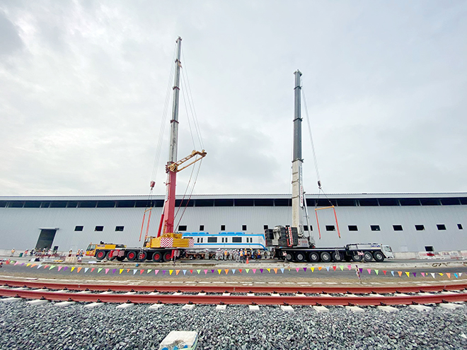 Toàn cảnh lắp ráp tàu metro số 1 nặng 37 tấn vào đường ray - 2