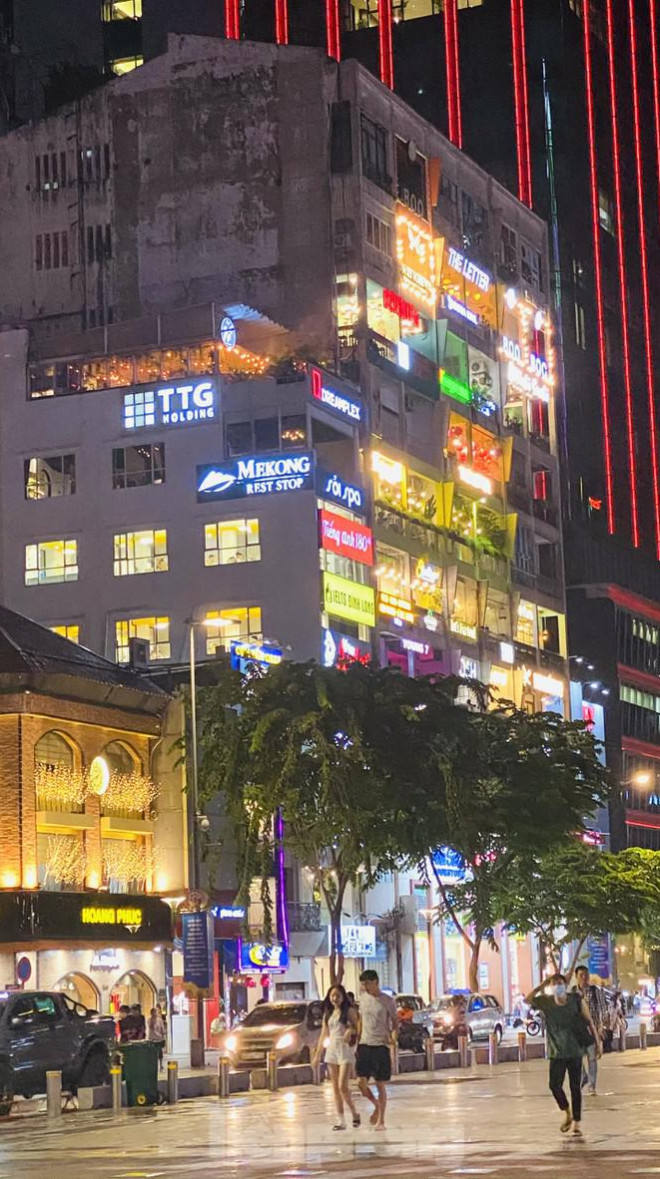 Chung cư 'đầy ắp' nhà hàng, quán cà phê gây chú ý trên mạng xã hội quốc tế - 4