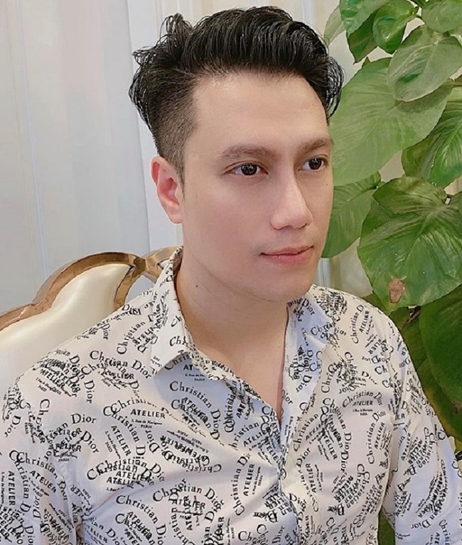 Gương mặt Việt Anh hết đơ cứng, vào form chuẩn mỹ nam hậu dao kéo - 2