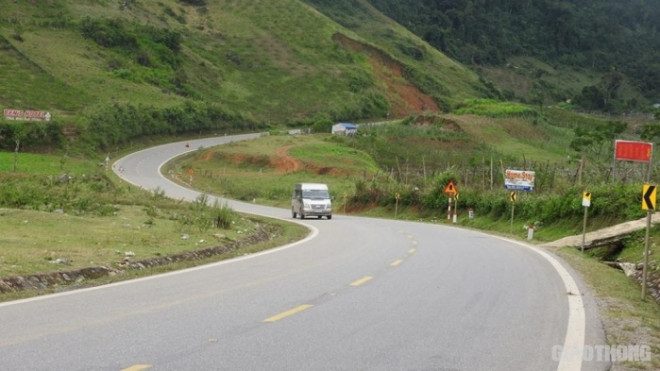 CSGT Sơn La xử phạt hàng trăm "phượt thủ" vi phạm tốc độ trên QL6 - 2