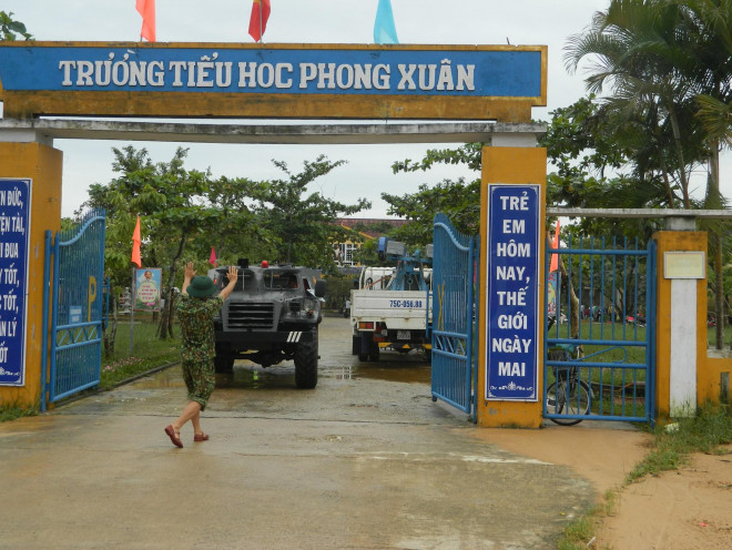 Nóng: Các lực lượng cứu hộ lên đường vào thủy điện Rào Trăng 3 cứu người - 7