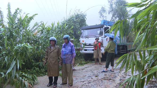 Hình ảnh mở đường tiếp cận mục tiêu sạt lở thủy điện Rào Trăng 3 - 6