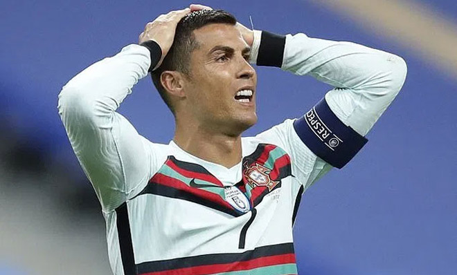 Sau Ronaldo, siêu sao golf có nghi án "tòm tem" vợ bạn cũng dính Covid-19 - 1