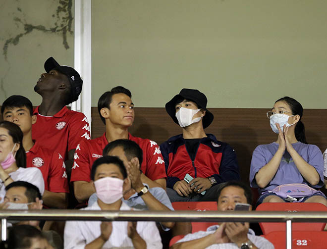 Công Phượng ngồi khán đài nhìn SAO triệu đô đá quá chán ở CLB TP.HCM - 2