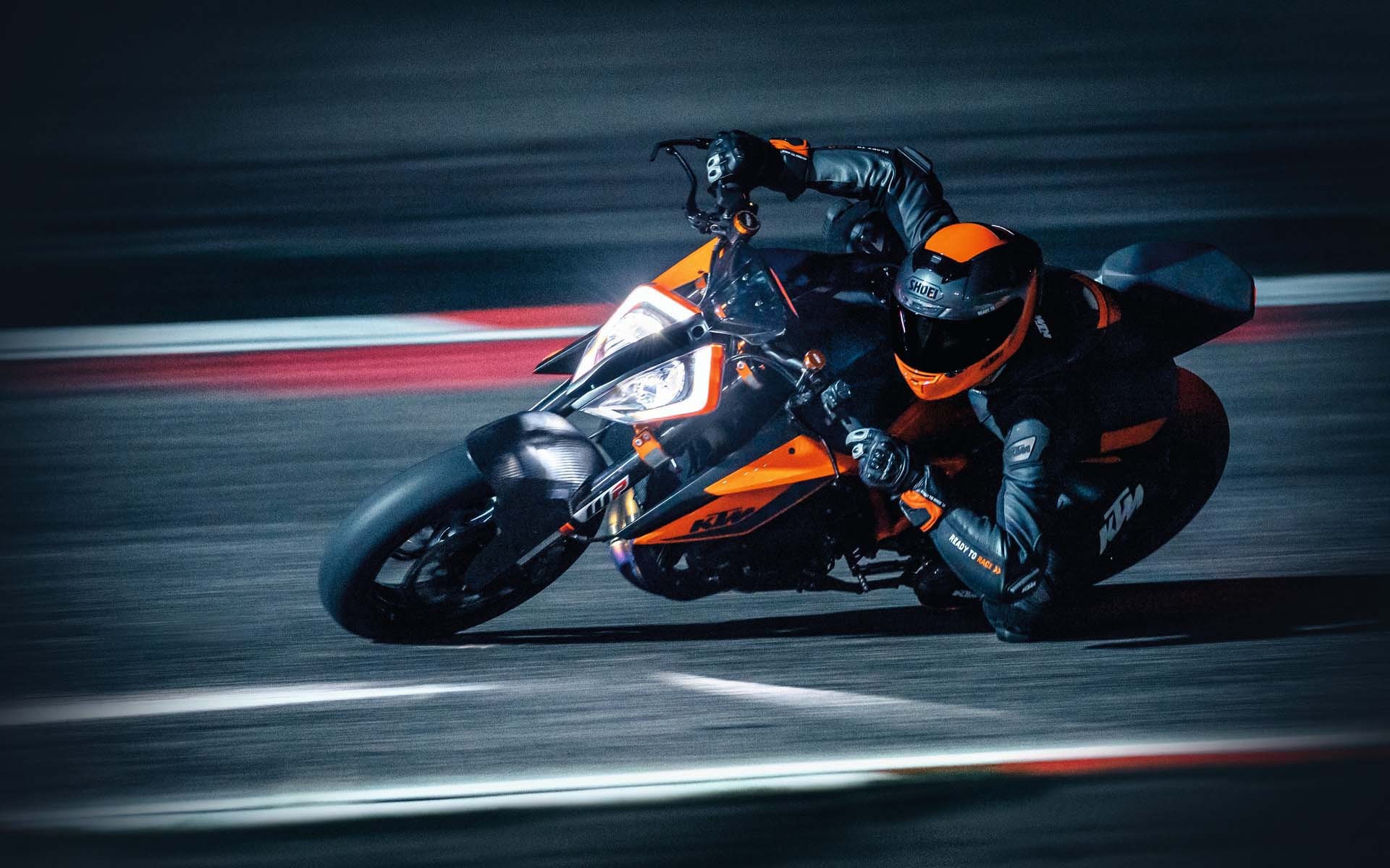 Ducati Streetfighter V4 vs KTM 1290 Super Duke R: Đâu là sự khác biệt của những "ông vua"? - 1