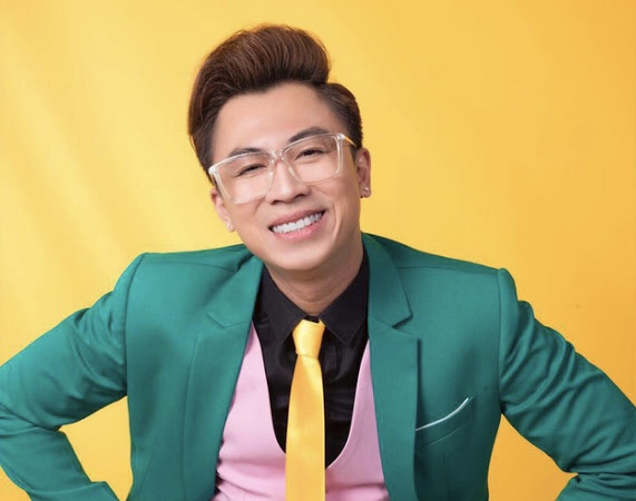 “Ông hoàng triệu view” chi tiền tỷ làm phim, chọn nuôi con để vợ cũ thoải mái đi lấy chồng - 1