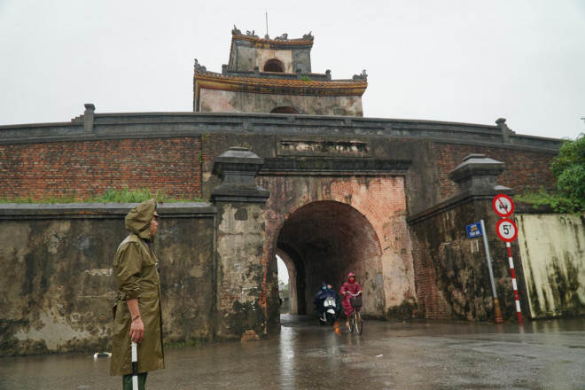 Ảnh, clip: Đảm bảo an ninh quanh Bệnh viện Quân y 268, chuẩn bị Lễ truy điệu 13 cán bộ, chiến sỹ - 4