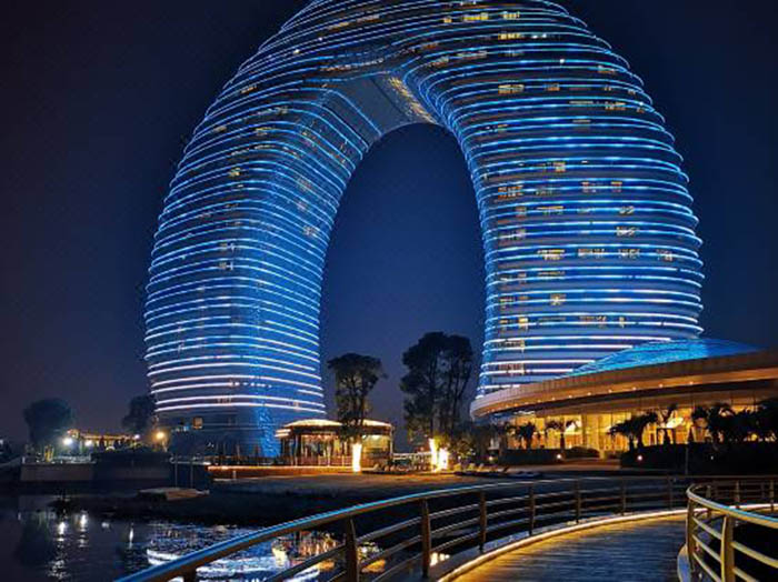 Khách sạn đến tận 7 sao nhưng lại có hình dạng đến khó hiểu - 2