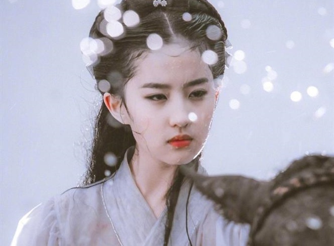 Nữ thần Kim Ưng mới bị ví như "gà bó xôi", dân mạng ngắm lại Lưu Diệc Phi để "rửa" mắt - 11