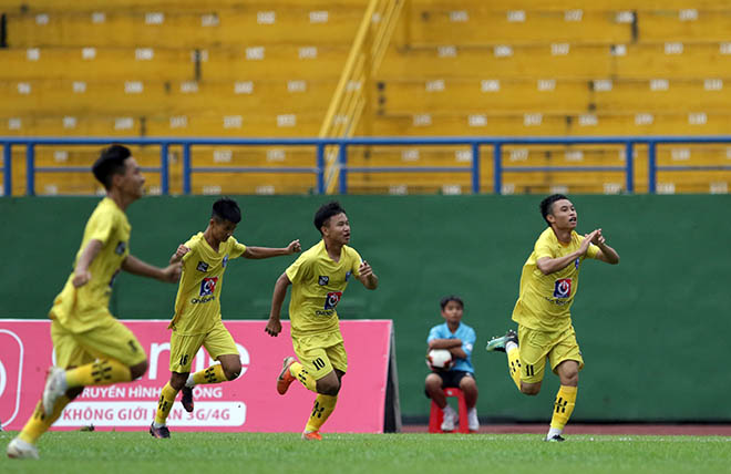 “Hậu duệ” của Văn Quyến thị uy sức mạnh ở giải U15 Quốc gia 2020 - 1