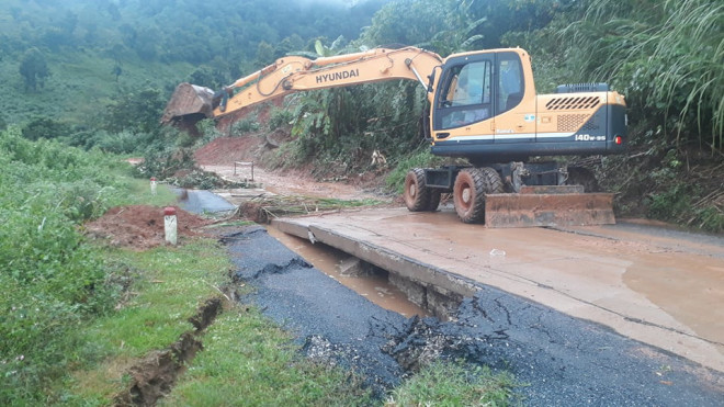 Nóng: Sạt lở đất khiến khoảng 20 cán bộ, chiến sĩ thuộc sư đoàn 337 nghi bị vùi lấp - 1