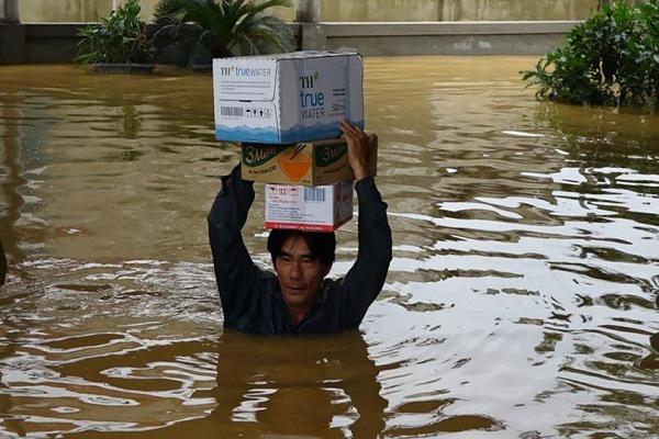 Lũ lịch sử ở Quảng Bình: Hơn 34.000 nhà dân ngập lụt, dân cuống cuồng chạy lũ trong đêm - 6